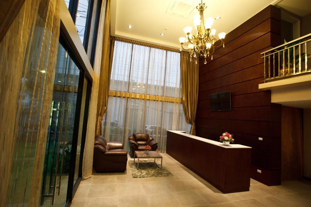 Alisha Court Hotel & Residence Bangkok Exterior foto